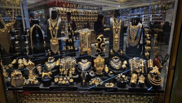 সপ্তাহের শুরুতেই কমলো সোনার দাম